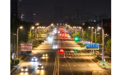 濟(jì)南工業(yè)南路LED路燈升級(jí)改造完成